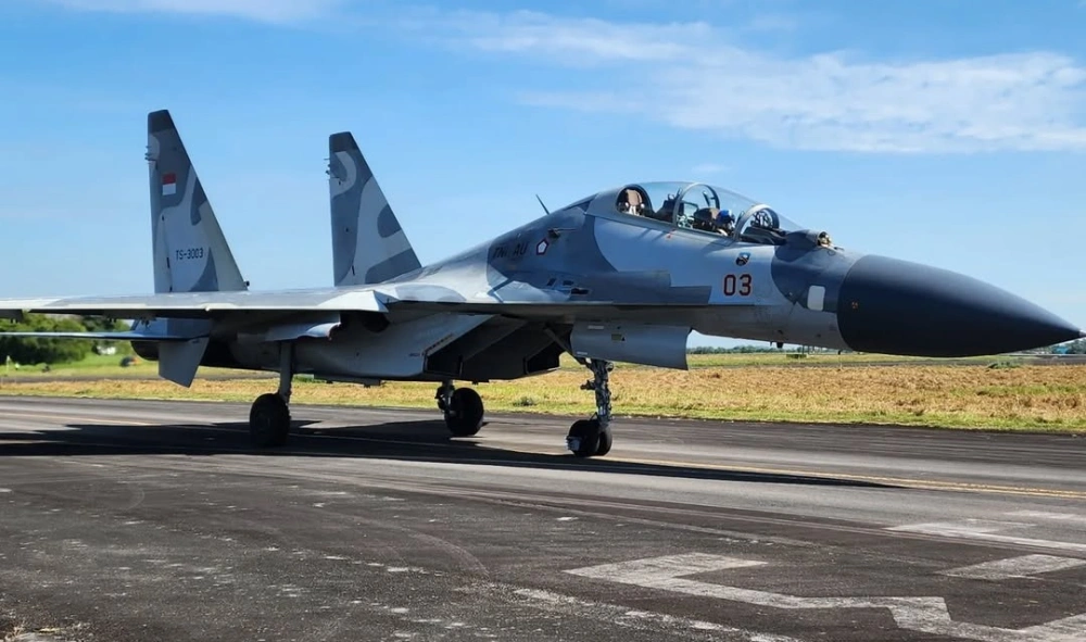 Pesawat Sukhoi milik TNI AU. [Instagram @lanudsultanhasanuddin_]